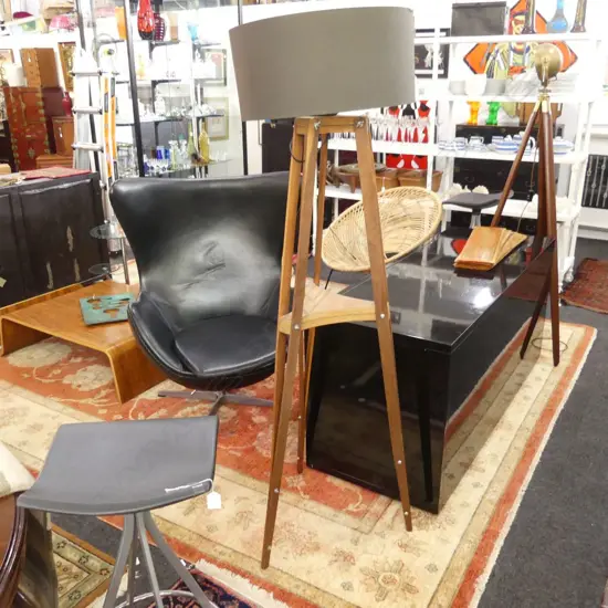 TRIPOD STANDARD LAMP SHADE ARM BROKEN H.1650mm