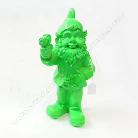 BRIGHT GREEN RESIN GNOME WITH GUN H.300mm
