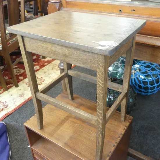 SMALL OAK SIDE TABLE 375x280x460mm