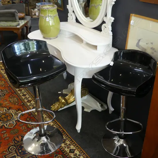 2 CHROME AND PLASTIC ADJUSTABLE BAR STOOLS MINOR WEAR AND RUST SPOTS