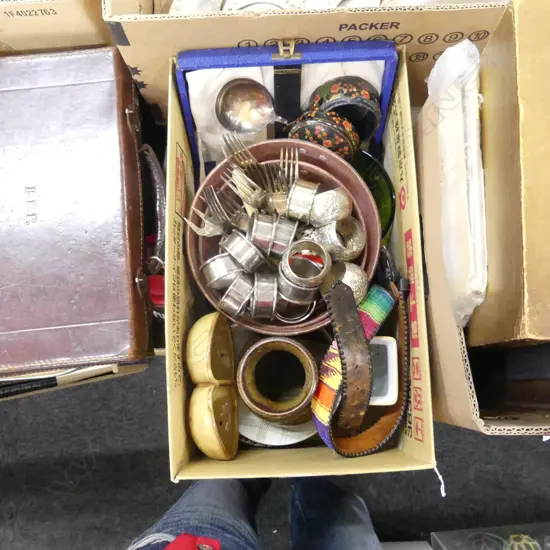 BOX LOT CASED CUTLERY, MIXING BOWLS, CERAMICS, NAPKIN RINGS ETC