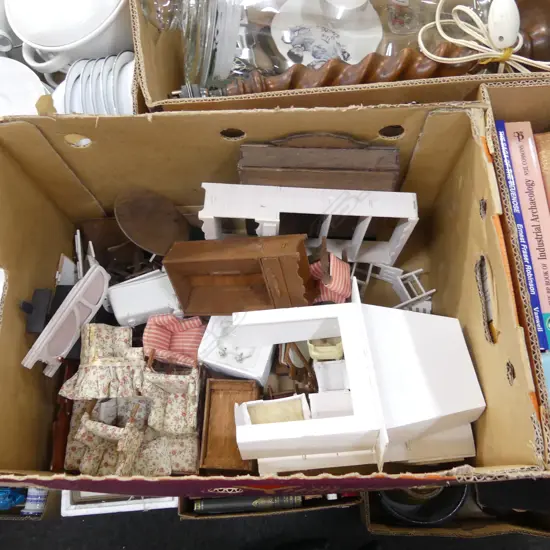 BOX OLD DOLLS HOUSE FURNITURE