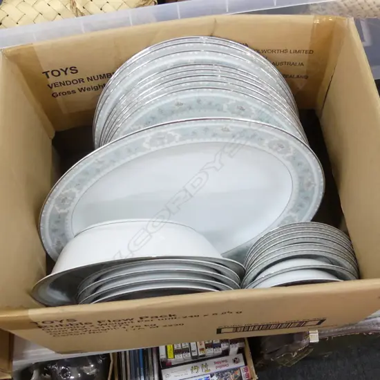 BOX LOT NORITAKE PART DINNER SET; 8 PLATES ETC