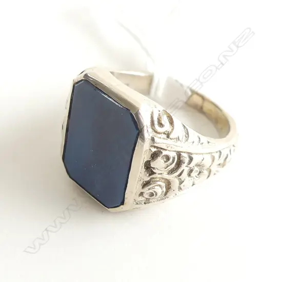 VINTAGE DECORATIVE BAND STG SILVER & LAPIS LAZULI GENTS RING SIZE R