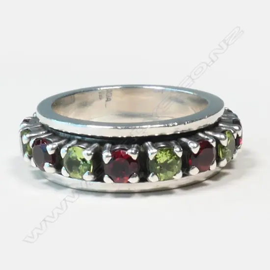 HEAVY STERLING SILVER PERIDOT & GARNET RING, STAMPED 925,  SIZE T