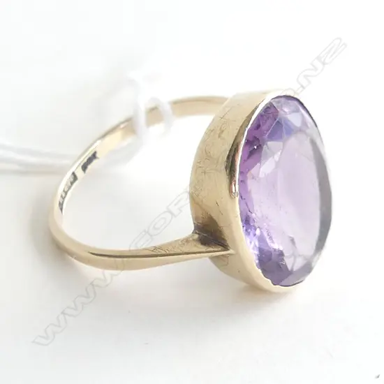 9ct. GOLD & AMETHYST RING 4.3gm., SIZE P