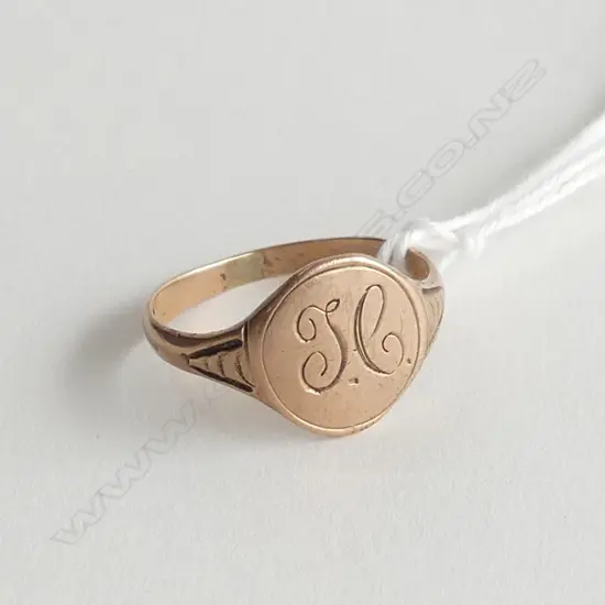 9ct. ROSE GOLD SIGNET RING 3.8gm, SIZE U