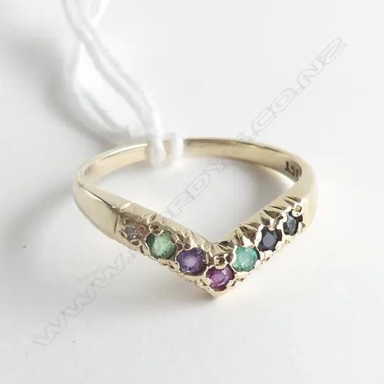 9ct. GOLD DEAREST CHEVRON BAND 1.7gm, SIZE M