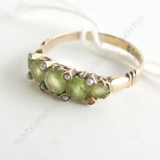 9ct. GOLD PERIDOT SEED PEARL DRESS RING (AF) 2gm, SIZE P