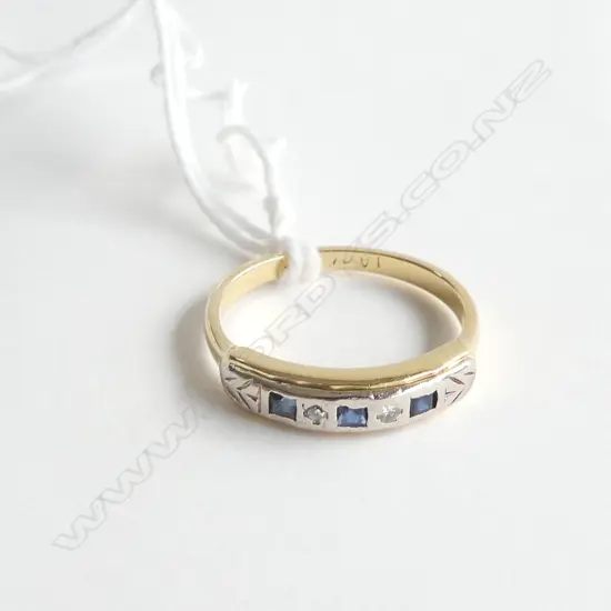 18ct. GOLD SAPPHIRE AND DIAMOND BAND 2.8gm, SIZE M