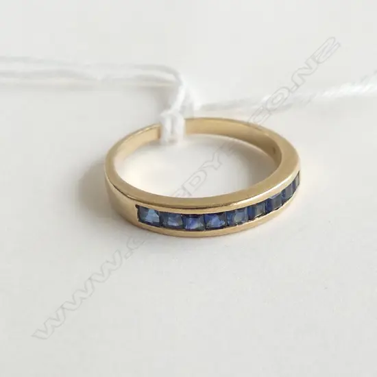 9ct. GOLD AND SAPPHIRE BAND 1.52gm, SIZE I½