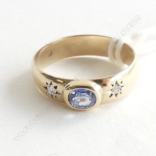 9ct. GOLD, SAPPHIRE AND DIAMOND BAND 1.03gm, SIZE M