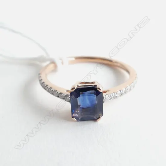 14ct. GOLD 1.01ct x SAPPHIRE AND TDW 0.16ct x DIAMOND CLASSIC RING ring size L½