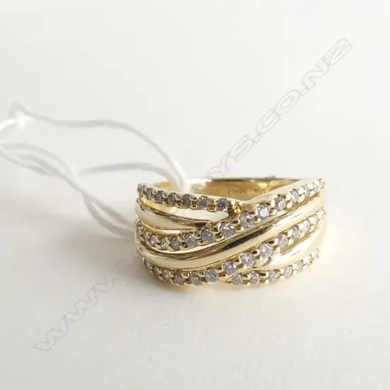 10ct GOLD MULTI DIAMOND RING - 44 diamonds 0.33TDW  Ring size I