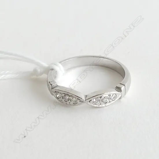 PLATINUM AND DIAMOND BAND, SIZE K