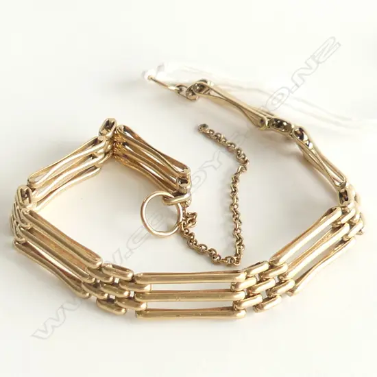 9ct. GOLD GATE BRACELET (needs clasp) 13gm