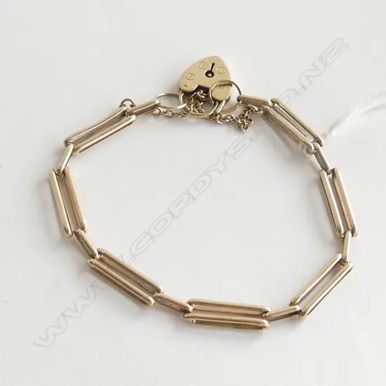 9ct. GOLD TWO-BAR GATE BRACELET 8.8gm