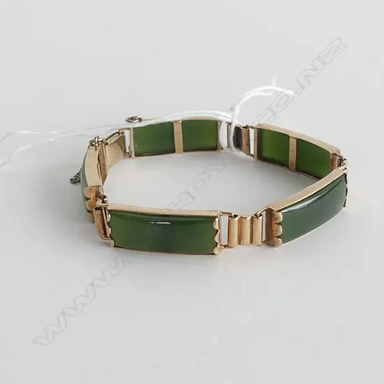 QUALITY 9ct. GOLD AND DARK POUNAMU BRACELET