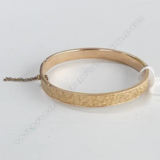 9ct. YELLOW GOLD HINGED BANGLE ENGRAVED 9.46gms