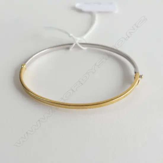18ct. WHITE AND YELLOW GOLD AND DIAMOND BANGLE