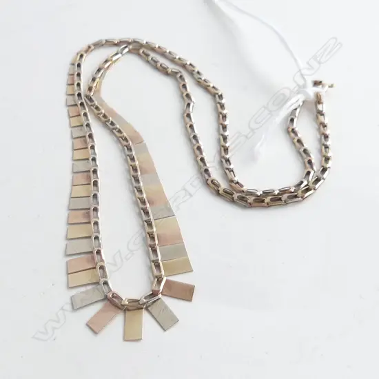 9ct. GOLD 3 TONE GRADUATED EGYPTIAN STYLE NECKLACE 4.6gm.