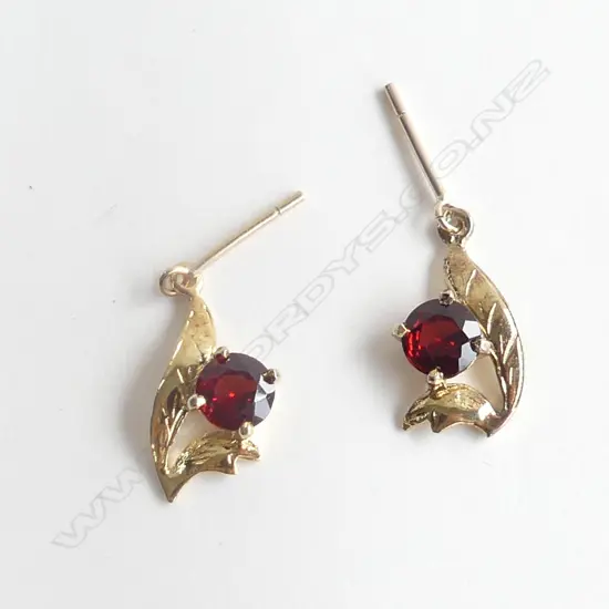 GOLD PLATED SILVER GARNET DROP EARRINGS 2.1gm (no butterflies)