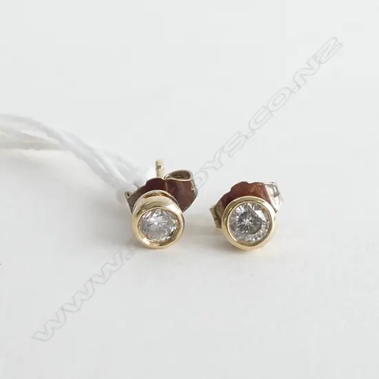 PR 9ct. & DIAMOND STUD EARRINGS