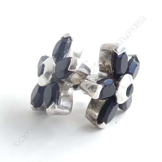 BLACK GEMSTONES & .925 SILVER FLOWER SHAPE STUD EARRINGS