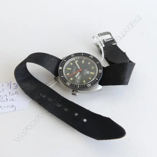 VINTAGE 1970s TISSOT 'NAVIGATOR' AUTOMATIC WATCH, STAINLESS CASE, DAY/DATE. (GOING)