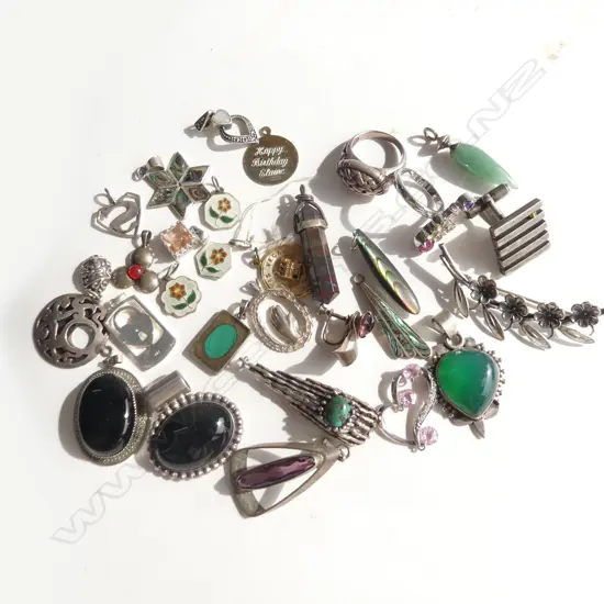 ASST. STG PENDANTS ETC 120gm.