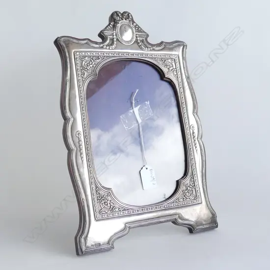 LARGE STG SILVER PHOTO FRAME, CHESTER 1907