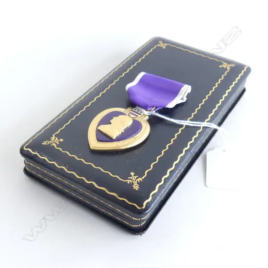 PURPLE HEART MEDAL W RIBBON, IN PRESENTATION BOX 
