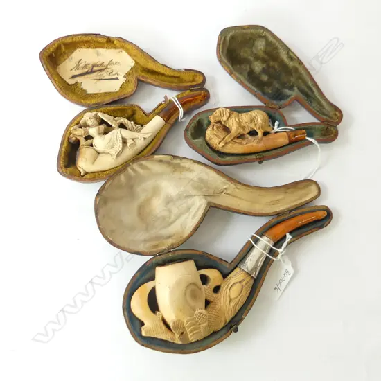 3 CASED MEERSHAM PIPES L.190mm ONE A.F.