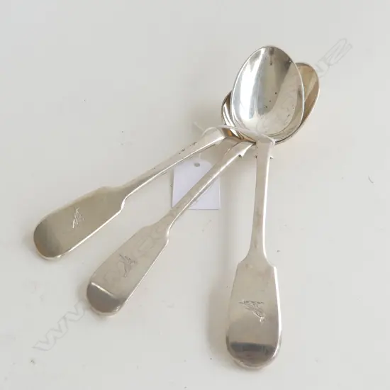 3 VICT STG SILVER FIDDLE PATTERN DESSERT SPOONS 157 GM LONDON