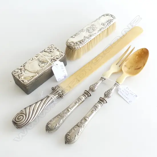 STG & IVORY FORK & SPOON SALAD SERVERS & PAGE TURNER L.390mm & LIDDED BOX & BRUSH