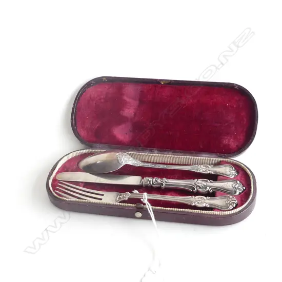 SET OF 3 VICTORIAN CHILDS STG CUTLERY, CASED
