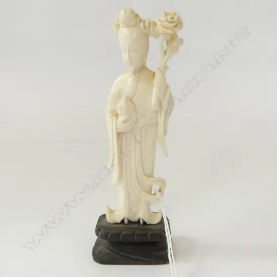 IVORY FIGURINE OF LADY CARRYING FLOWERS, ON WOODEN MOUNT H.120mm