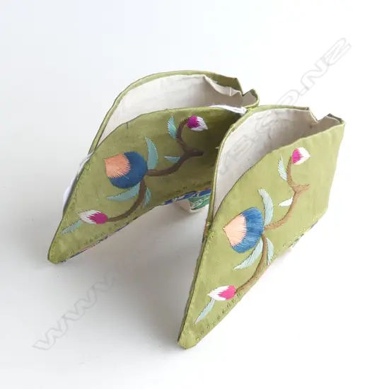 PR CHINESE EMBROIDERED FOOT BINDING SLIPPERS