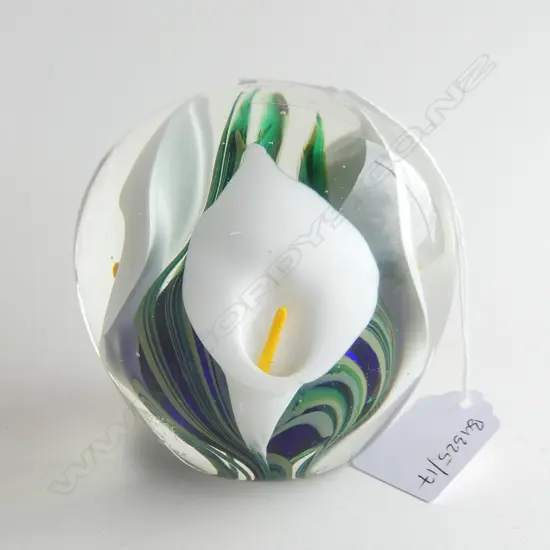 PETER RAOS GLASS PAPER WEIGHT WITH ARUM LILIES H.100mm