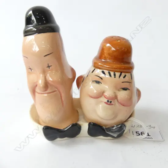 BESWICK LAUREL & HARDIE SALT & PEPPER 2 small chips