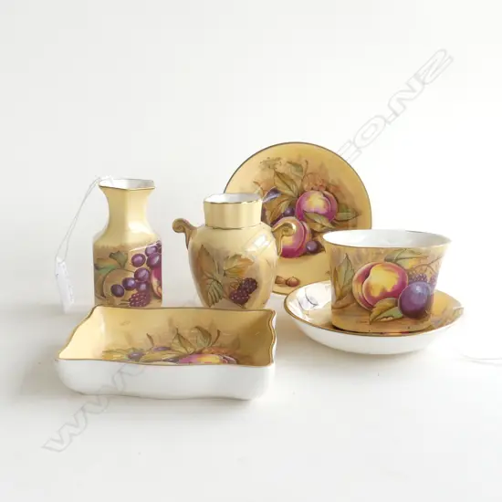 6 AYNSLEY ORCHARD GOLD PCS 2 VASES (90 & 95mm), CIGARETTE HOLDER & 3 SM DISHES  - ALL SIGNED