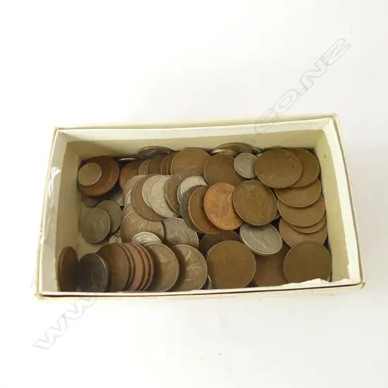 BOX ASST VINTAGE NZ, AUSTRALIAN & WORLD COINS