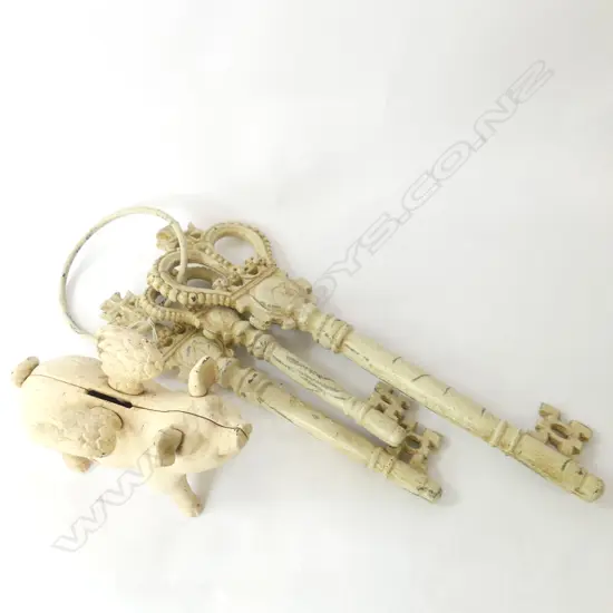 CAST IRON KEY’S + CAST IRON PIGGY BANK