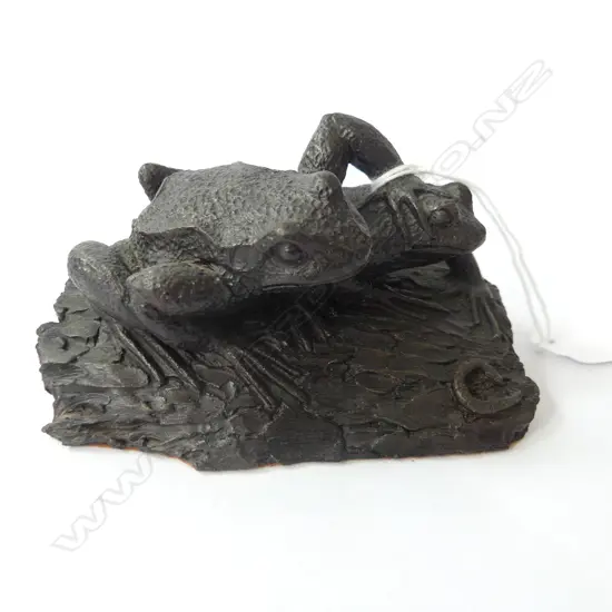 RESIN FROG SCULPTURE W.100mm