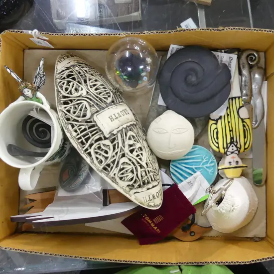 COLLECTION OF CERAMIC ART & COLLECTABLES ETC;- MAINLY NZ