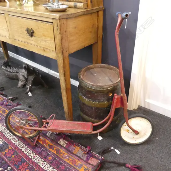 RED PAINTED VINTAGE SCOOTER