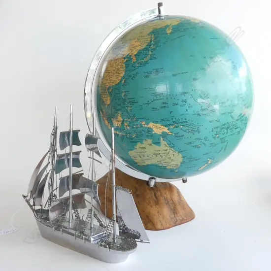 VINTAGE WORLD GLOBE ON WOODEN BASE H.420mm + CHROME SAILING SHIP L.310mm