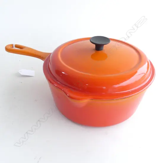 ORANGE LE CREUSET CAST IRON LIDDED CASSEROLE PAN 200mm dia