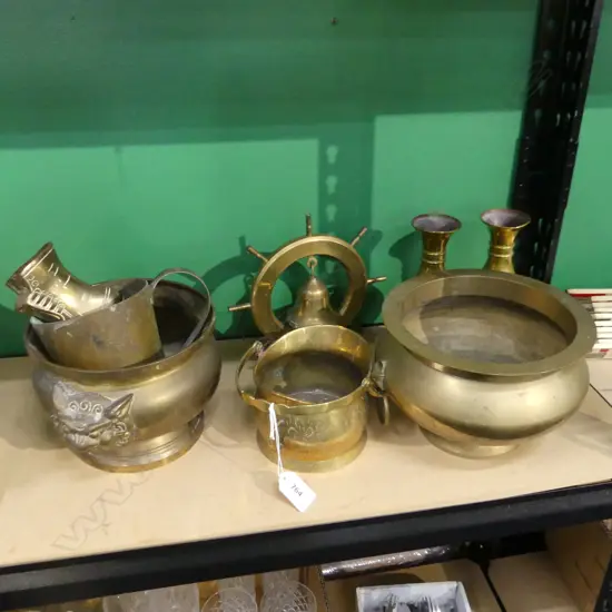 ASSORTED BRASS COLLECTABLES- PLANTERS-SCUTTLE-GONG-JUG-ETC;