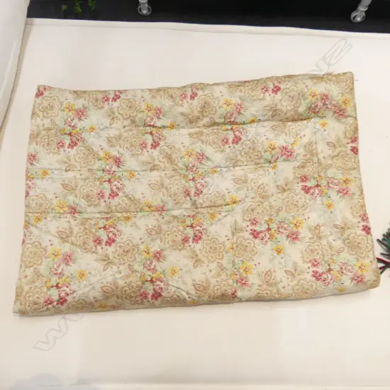 1930'S VINTAGE FLORAL EIDERDOWN FEATHER QUILT, 1520 x 1060mm